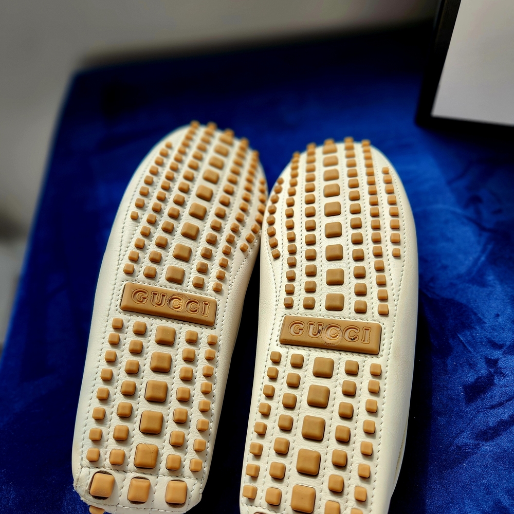 Gucci White Loafers with Green and Red Accents - Picture 4 of 6